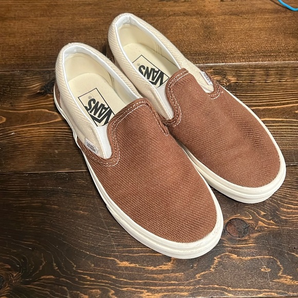 Vans Shoes - Vans slip on corduroy shoes